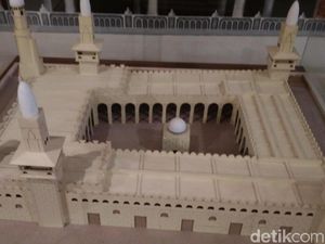 Foto: Miniatur Kabah dan Masjid Nabawi Ada di Garut!