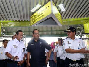 Menhub Pantau Sarana dan Prasarana Mudik di Gambir