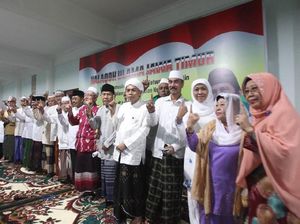 Kiai dan Bu Nyai se-Jatim Fardhu Ain Pilih Khofifah-Emil