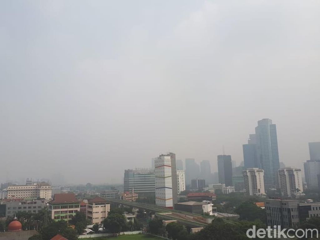 Penampakan Kabut yang Selimuti Jakarta Hari Ini Penampakan Kabut yang Selimuti Jakarta Hari Ini