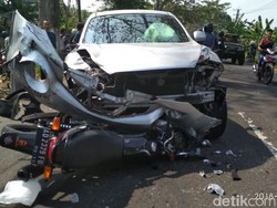 Mobil Tabrak 3 Motor di Magetan, 1 Orang Tewas 3 Terluka