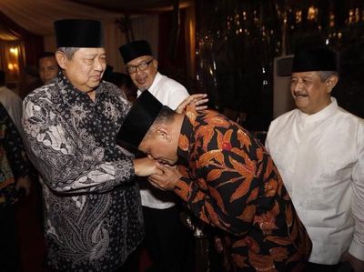 Potret Gatot Nurmantyo: Melangkah, Senyum, dan Cium Tangan SBY