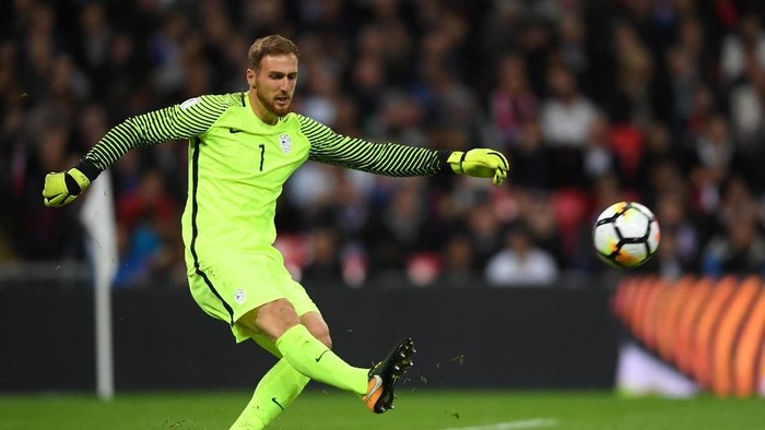 LONDON, ENGLAND - OCTOBER 05:  Jan Oblak of Slovenia in action during the FIFA 2018 World Cup Qualifier between England and Slovenia at Wembley Stadium on October 5, 2017 in London, England.  (Photo by Laurence Griffiths/Getty Images)
