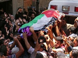 Ribuan Warga Gaza Hadiri Pemakaman Perawat yang Ditembak Israel