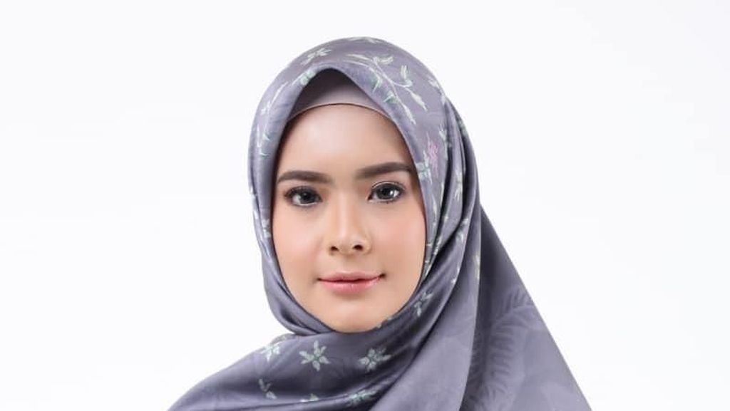 10 Pilihan Hijab Motif Karya Desainer dan Artis yang Cocok untuk Lebaran