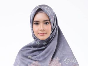 10 Pilihan Hijab Motif Karya Desainer dan Artis yang Cocok untuk Lebaran 10 Pilihan Hijab Motif Karya Desainer dan Artis yang Cocok untuk Lebaran