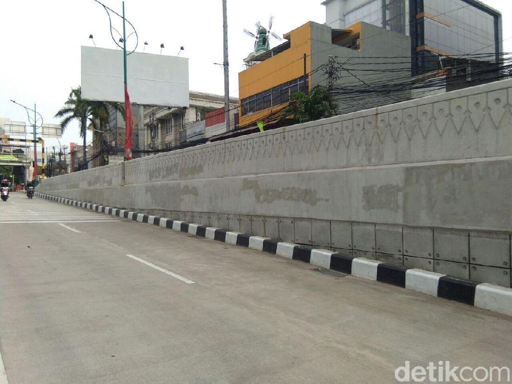 Pasukan Oranye Beraksi, Underpass Mampang Bersih Lagi dari Coretan Pasukan Oranye Beraksi, Underpass Mampang Bersih Lagi dari Coretan