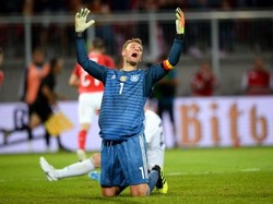Manuel Neuer adalah pemain yang ditunggu-tunggu kesembuhannya oleh Joachim Loew, langsung diberi posisi kapten tim. Neuer punya 76 penampilan bersama Jerman. (Foto: Vladimir Simicek/AFP)