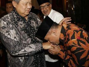 Gatot Nurmantyo Cium Tangan SBY, Ini Tafsir Politik Demokrat Gatot Nurmantyo Cium Tangan SBY, Ini Tafsir Politik Demokrat
