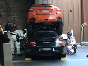 Niat Parkir Valet, Mobil Porsche Ini Malah Ringsek