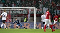Austria bahkan berbalik memimpin 2-1 berkat gol yang dicetak oleh Alessandro Schoepf pada menit ke-69. Foto: Lisi Niesner/Reuters