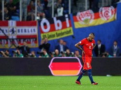 Satu lagi gelandang tengah tangguh yang mesti absen adalah Arturo Vidal. Vidal menjadi salah satu andalan Bayern Munich namun, Chile di luar dugaan malah gagal lolos ke Piala Dunia 2018 sekalipun berstatus sebagai juara bertahan Copa America. (Foto: Buda Mendes/Getty Images)
