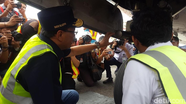 Cek Kelaikan Pesawat Jelang Mudik, Menhub: Bannya Gundul Nggak?