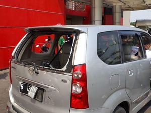 Imbas Ricuh Sebelum Persija Vs Persebaya, Mobil Panpel PS Tira Rusak Parah