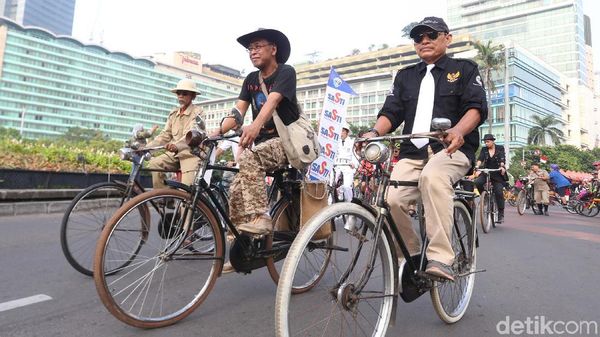 Gowes Jadul  di Hari Bersepeda Internasional