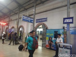 Ada Demo, 6 KA Keberangkatan Stasiun Gambir Bisa Naik di Jatinegara Khusus Hari Ini