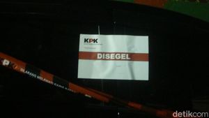 Penampakan Mobil Disegel KPK Pasca Bupati Purbalingga Ditangkap