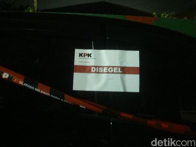 Penampakan Mobil Disegel KPK Pasca Bupati Purbalingga Ditangkap