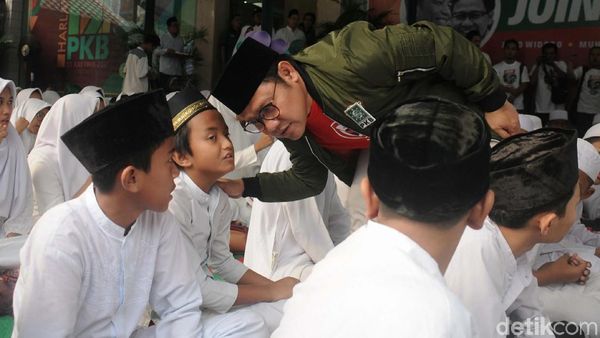 Cak Imin Buka Puasa Bareng Anak Yatim