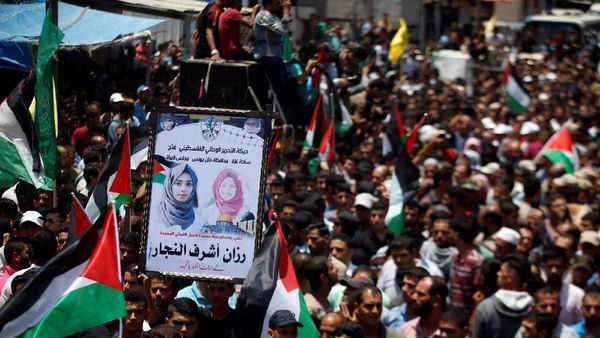 Ribuan Warga Palestina Antar Jenazah Sang Pemberani Razan al-Najjar