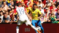 Neymar membantu Brasil saat mengalahkan Kroasia. Dalam pertandingan di Anfield, Minggu (3/6/2018), Selecao menang 2-0. (Foto: Andrew Yates/Reuters)