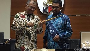 Laporan Gratifikasi ke KPK: Wine dari Sandi hingga Perhiasan Miliaran