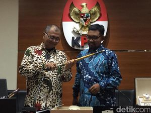 Laporan Gratifikasi ke KPK: Wine dari Sandi hingga Perhiasan Miliaran