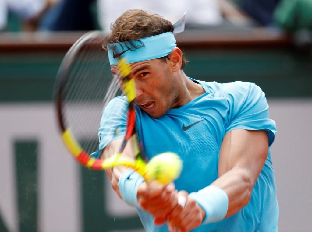 Petenis Rafael Nadal Ikut Bersih-bersih Lumpur Banjir Mallorca Petenis Rafael Nadal Ikut Bersih-bersih Lumpur Banjir Mallorca
