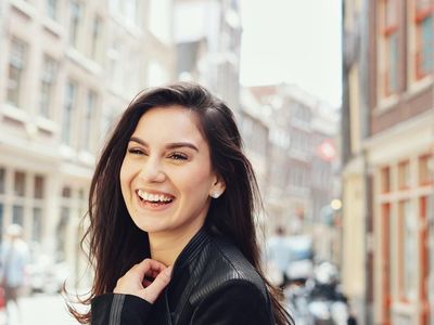 Foto: Asyiknya Si Cantik Irish Bella Liburan ke Eropa