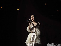 Raisa Nyeker di Panggung, Netizen Ingatkan Agar Berhati-hati