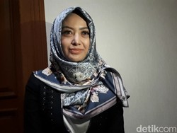 Pakai Hijab Lagi, Cinta Ratu Belum Mantap