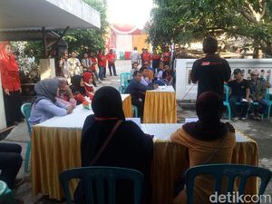 PDIP Sidoarjo Datangi Rumah Warga Ajak Pilih Gus Ipul-Puti
