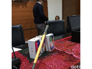 Mendagri Laporkan Keris Abad Ke-14 Berbentuk Tongkat Komando ke KPK