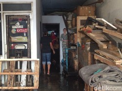 Lantai Atas 2 Ruko di Buaran Terbakar, Diduga karena Korsleting