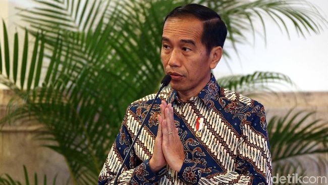 Jokowi Pimpin Malam Renungan Suci di TMP Kalibata Jokowi Pimpin Malam Renungan Suci di TMP Kalibata