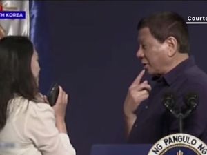 Cium Bibir Wanita di Korsel, Duterte: Semua Menikmatinya