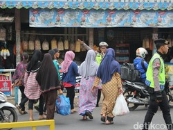 Jurus Polisi Atasi Macet di Pasar Limbangan Garut