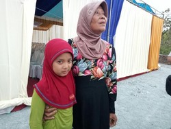 Tangis Anak Yatim Ini Mengalir Saat dapat Rezeki Ramadan