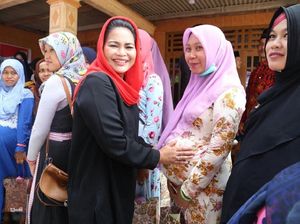 Di Depan Ibu-Ibu, Puti Kampanye SMA/SMK Gratis