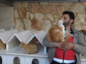 Foto: Jaleel, Manusia Kucing di Tengah Perang Suriah