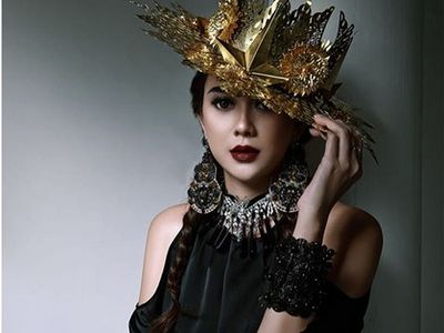 Wow Kaki Jenjang Aura Kasih Curi Perhatian