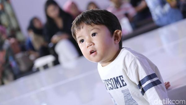 Gemas! Panutan Adhya Semesta Trinycta yang Makin Lucu