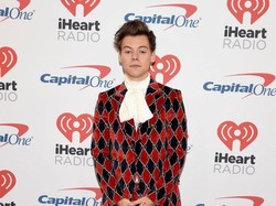 Harry Styles Jawab Isu Kencan dengan Adele