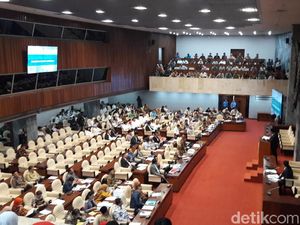 Rapat di DPR, Mendikbud Singgung Kekurangan Guru