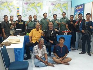TNI AL Tangkap 3 Perompak Kapal di Batam TNI AL Tangkap 3 Perompak Kapal di Batam