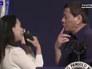 Buntut Cium Bibir Wanita di Korsel, Duterte Siap Mundur Asal...