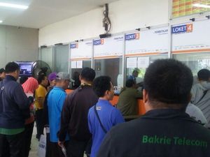 Calon Pemudik Mengeluh Harus Antre di Stasiun untuk Ubah Tiket KA Calon Pemudik Mengeluh Harus Antre di Stasiun untuk Ubah Tiket KA