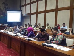 Rapat Komisi II DPR dengan Bawaslu Alot Bahas Pengawasan Pemilu