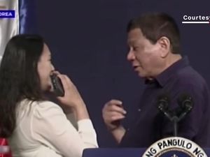Pengakuan Wanita yang Bibirnya Dicium Duterte di Korsel