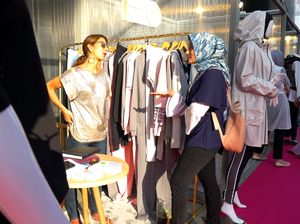 Lenggak-lenggok Modest Fashion Dubai nan Elegan Lenggak-lenggok Modest Fashion Dubai nan Elegan